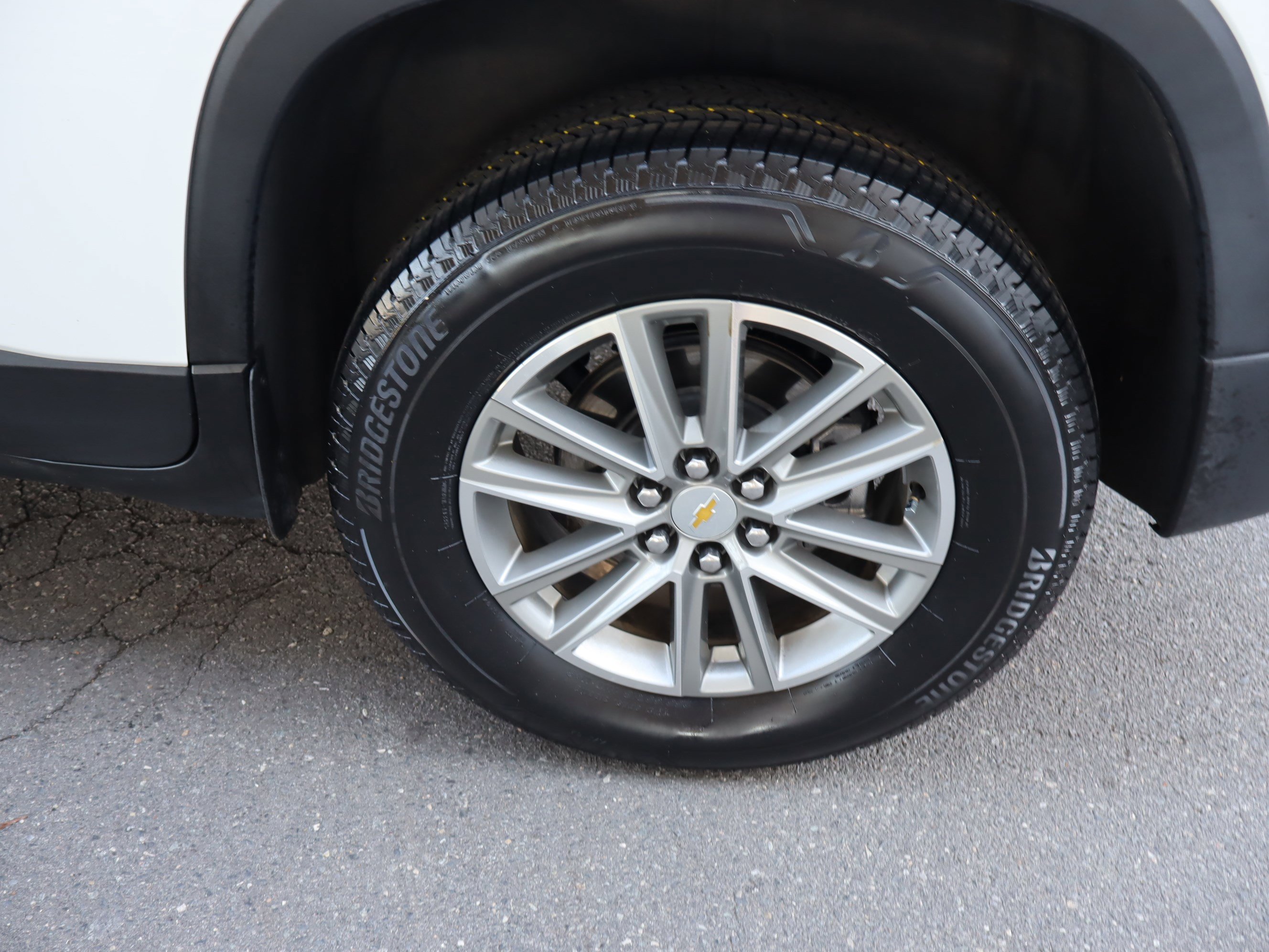 Used 2023 Chevrolet Traverse LT FWD image 41