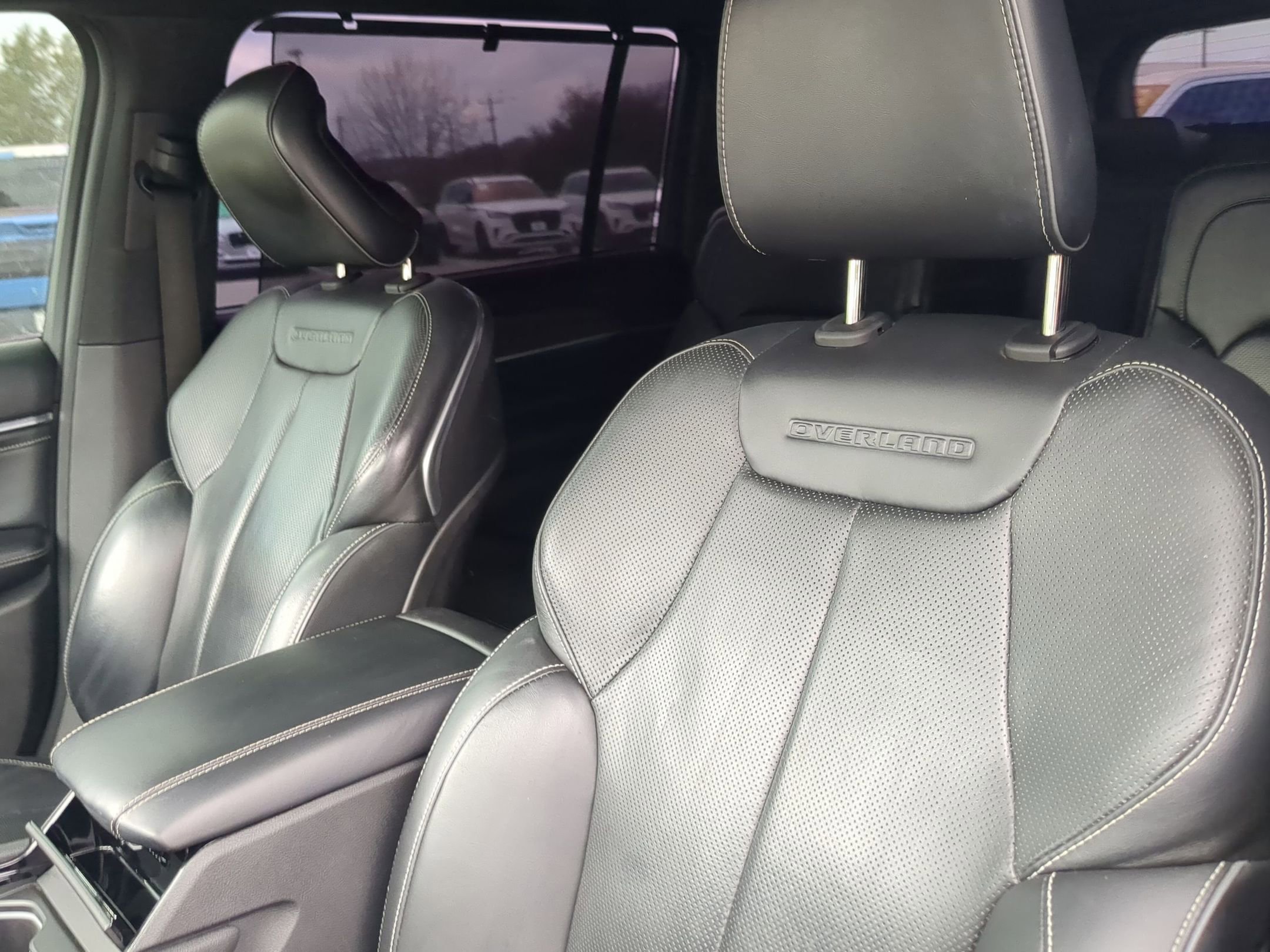 Used 2022 Jeep Grand Cherokee L Overland w/ Advanced Protech Group III image 10