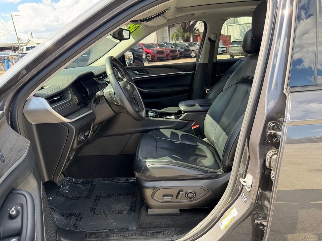 Certified 2022 Jeep Grand Cherokee Limited w/ Trailer Tow Prep Group (B) image 16