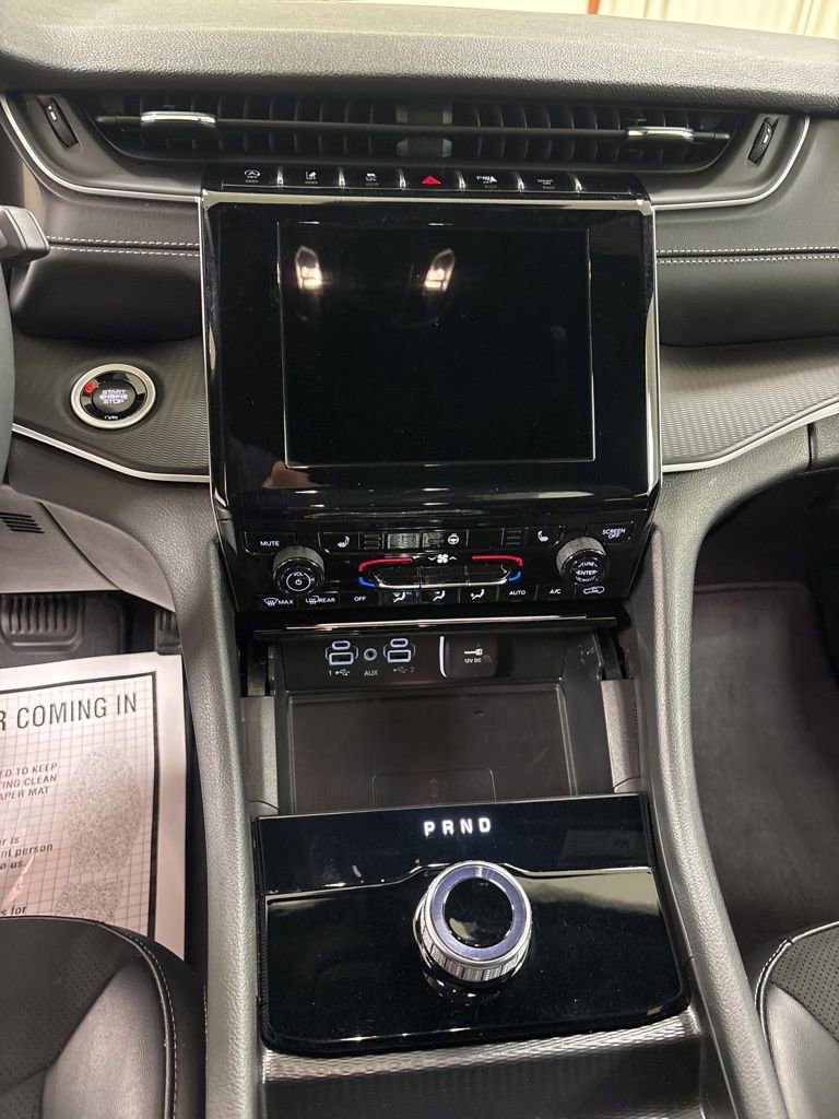 Used 2024 Jeep Grand Cherokee L Laredo image 14