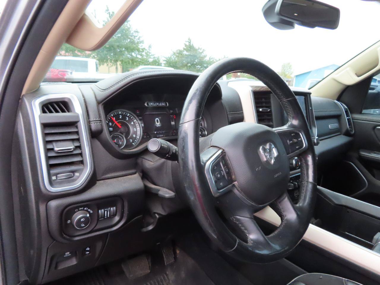 Used 2019 RAM 1500 Laramie AWD/4WD image 22