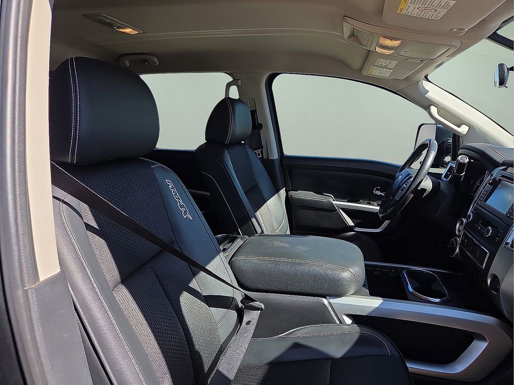 Used 2018 Nissan Titan PRO-4X image 12
