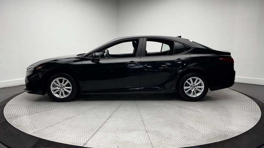 Used 2025 Toyota Camry LE FWD image 4