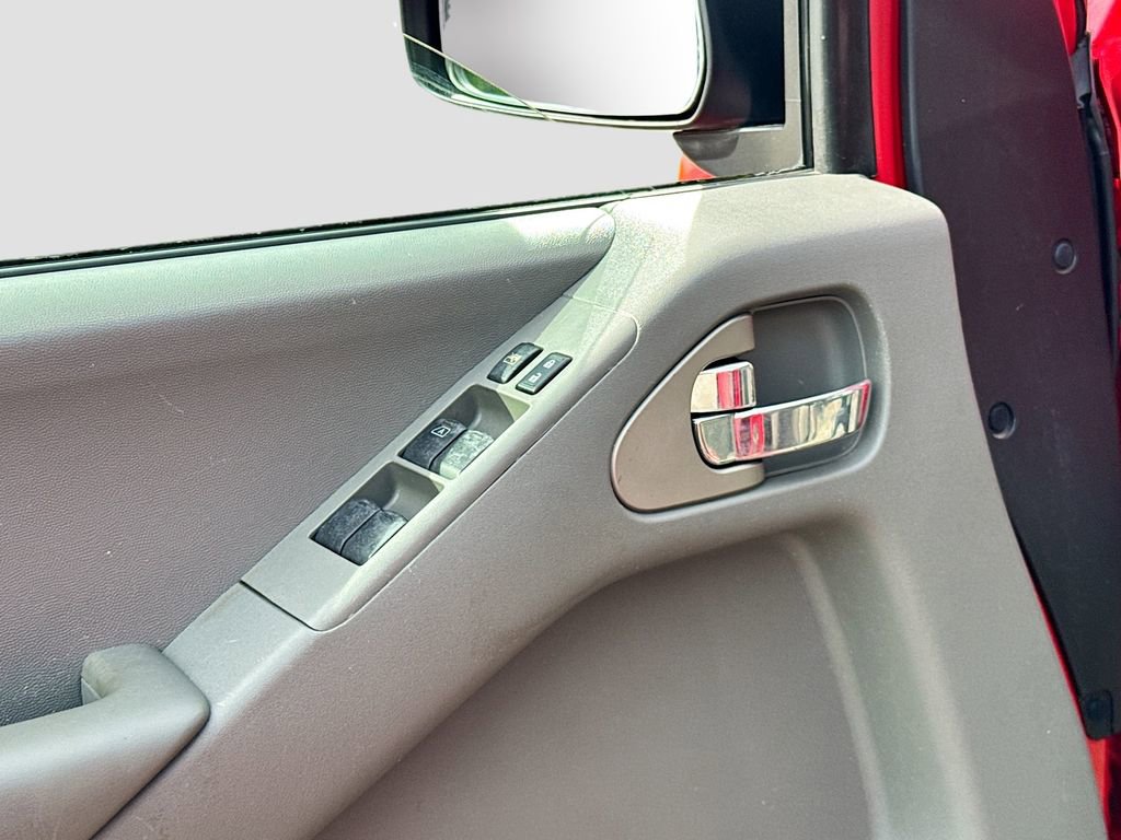 Used 2010 Nissan Frontier SE AWD/4WD image 16
