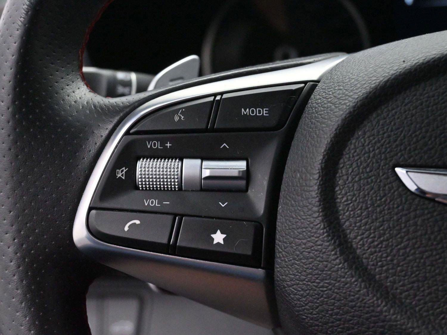 Used 2023 Genesis G70 2.0T w/ Sport Prestige Package image 18