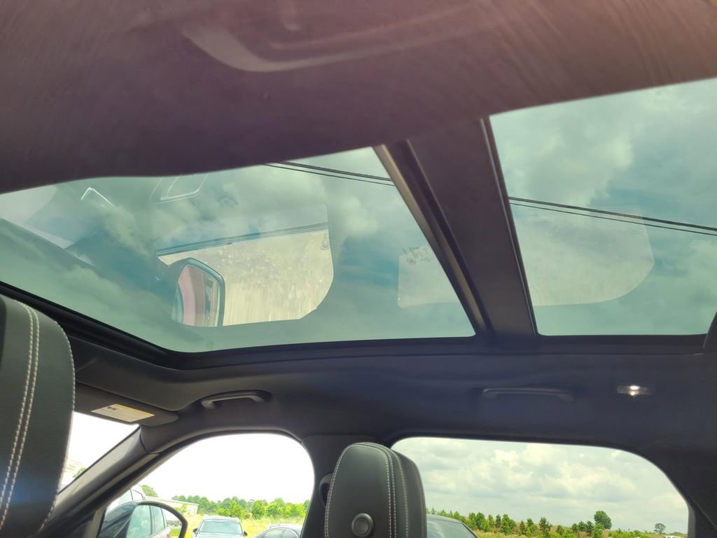 Used 2020 Land Rover Range Rover Velar R-Dynamic S image 12