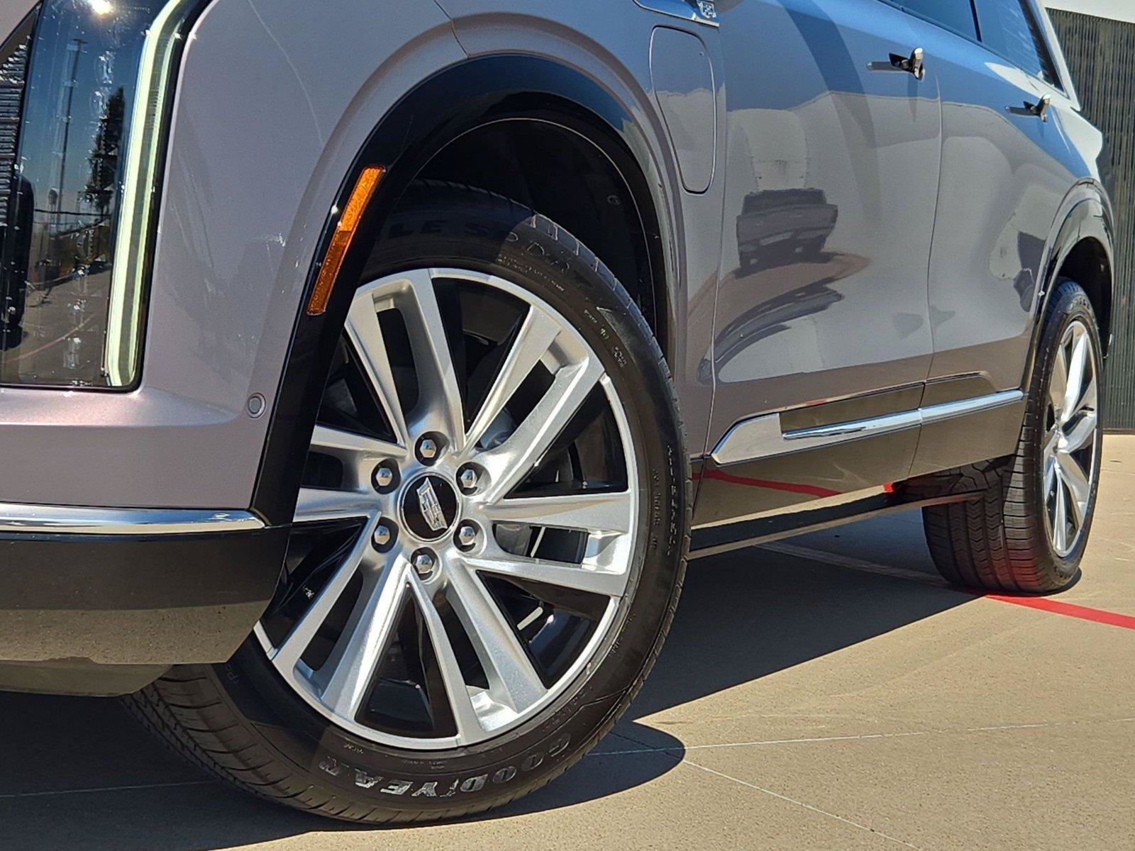 Certified 2026 Cadillac Vistiq Luxury AWD/4WD image 8