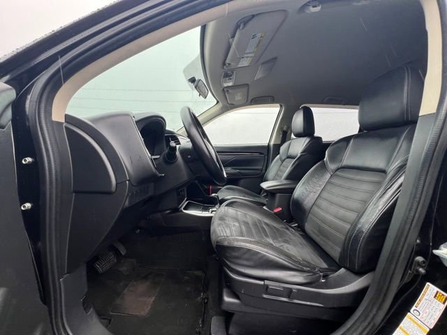 Used 2019 Mitsubishi Outlander AWD image 16