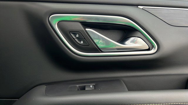 Used 2023 GMC Yukon XL SLT w/ SLT Luxury Package image 12