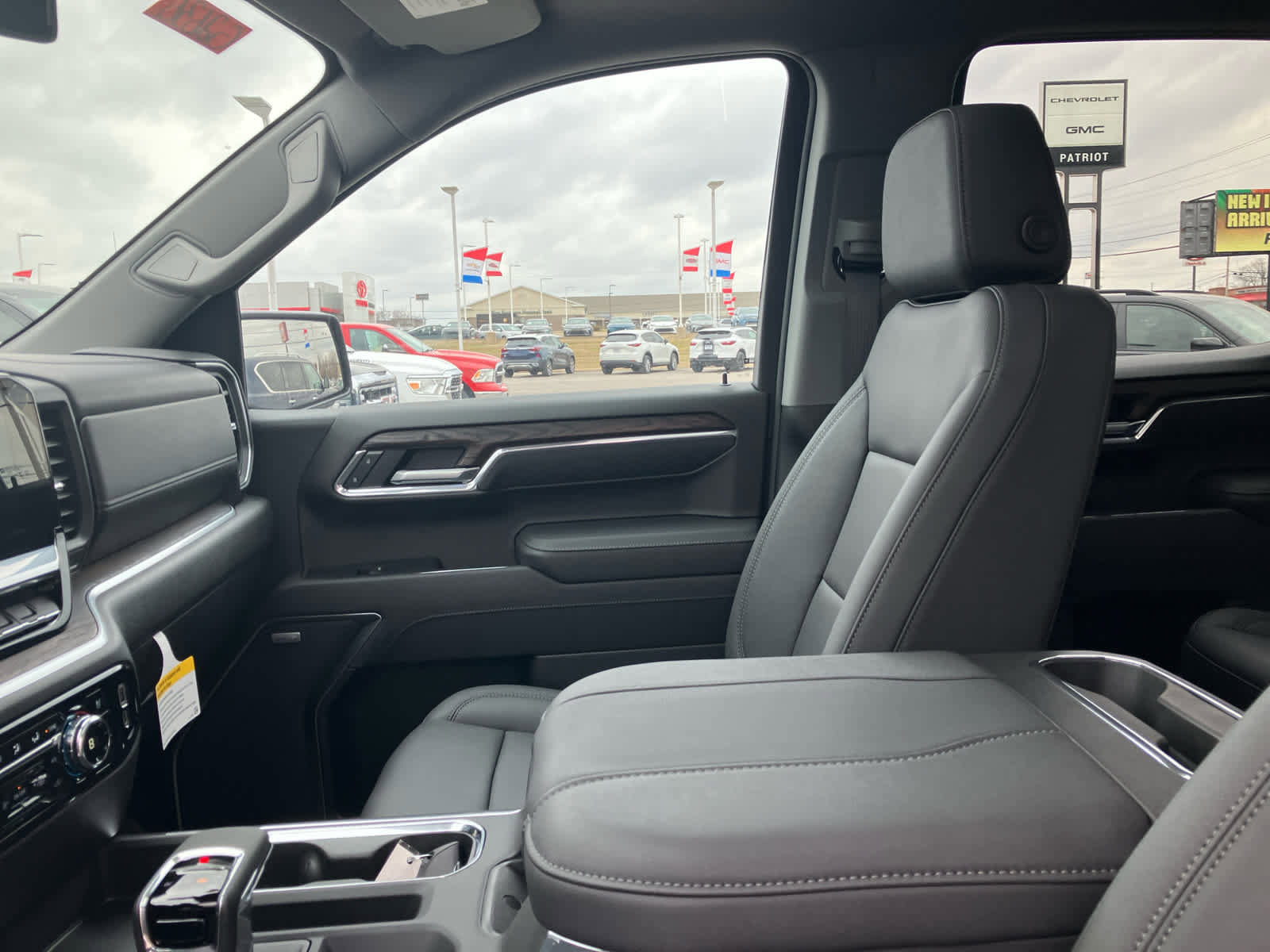 New 2026 GMC Sierra 1500 SLT w/ SLT Premium Package image 10