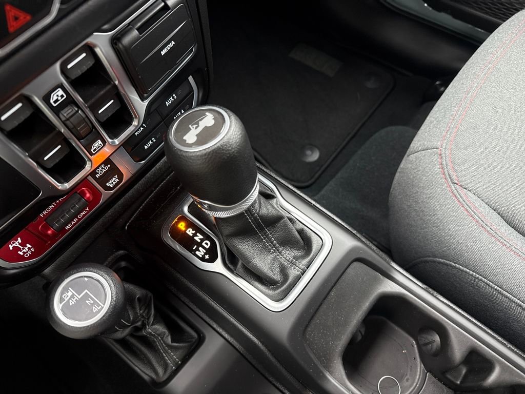 Used 2024 Jeep Wrangler Unlimited Rubicon w/ Technology Group image 22