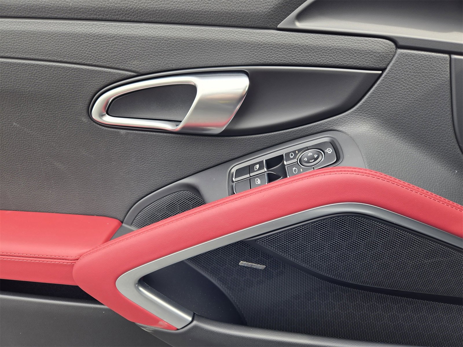 Used 2025 Porsche 718 Cayman image 21