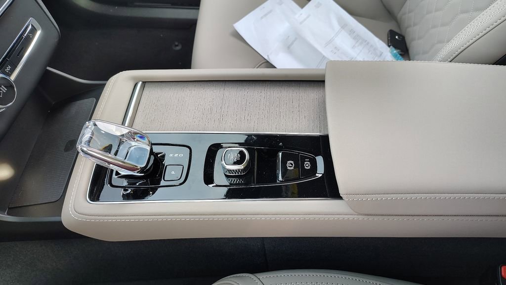 New 2026 Volvo XC90 B6 Plus w/ Protection Package Premier image 22