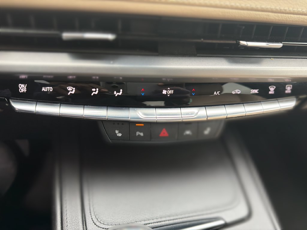 Certified 2024 Cadillac XT4 Luxury w/ Cold Weather Package FWD image 16