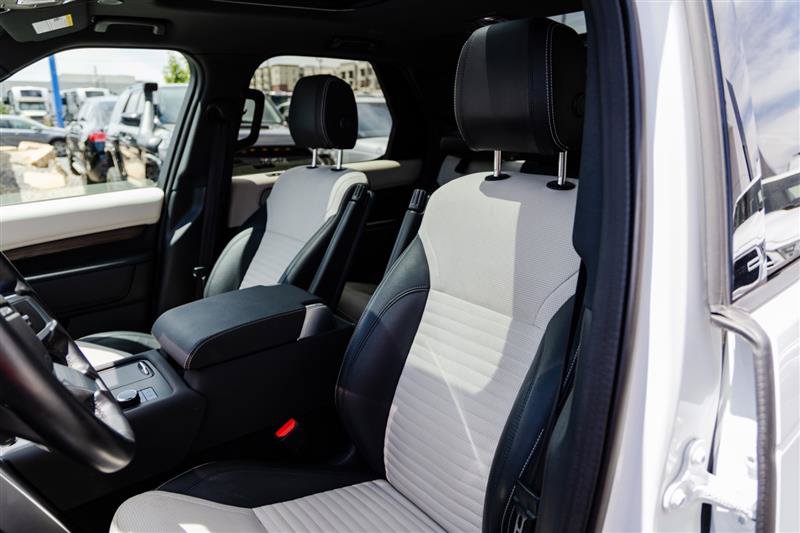 Used 2022 Land Rover Discovery S R-Dynamic AWD/4WD image 11