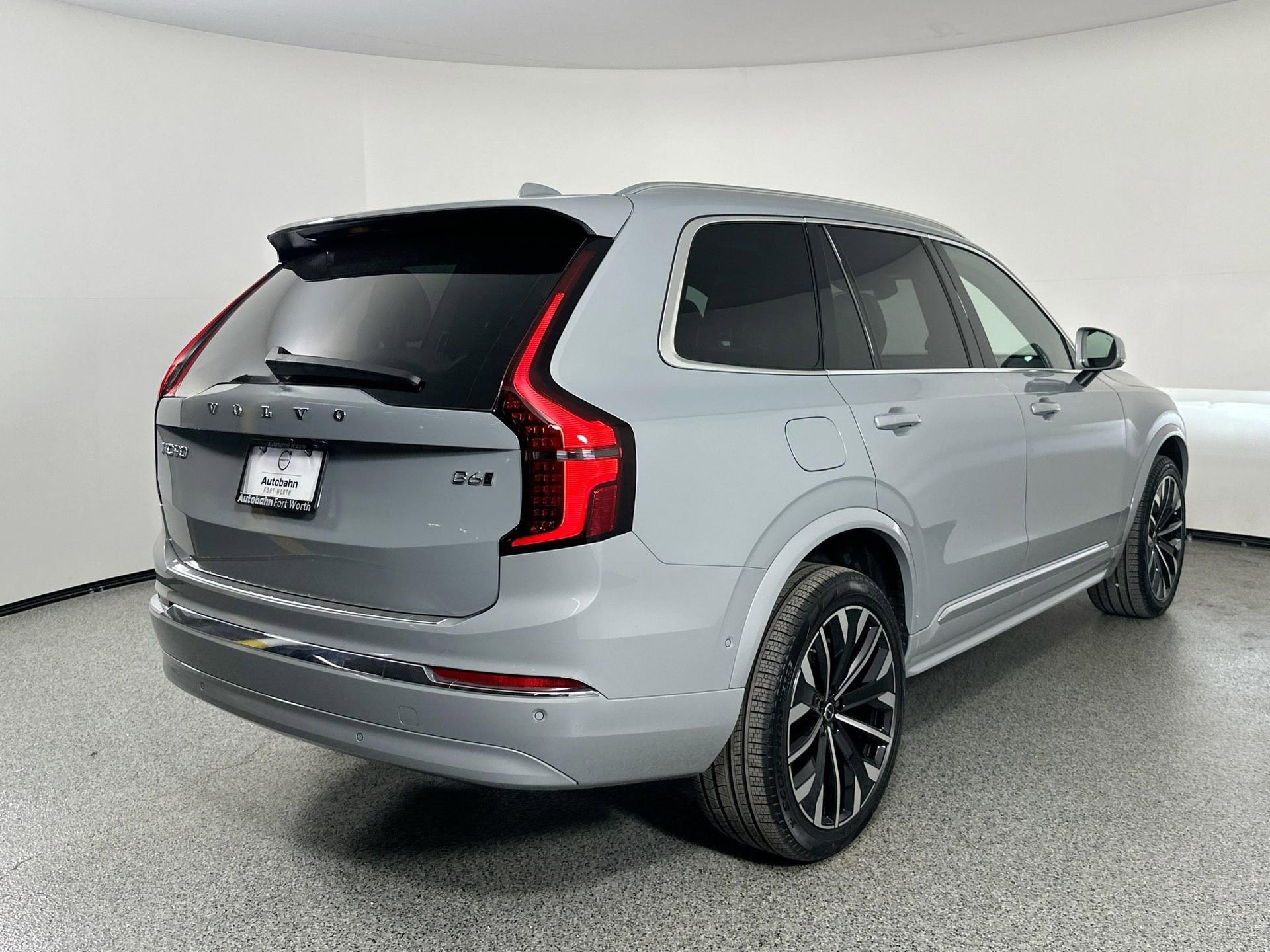 New 2026 Volvo XC90 B6 Plus w/ Protection Package Premier image 4