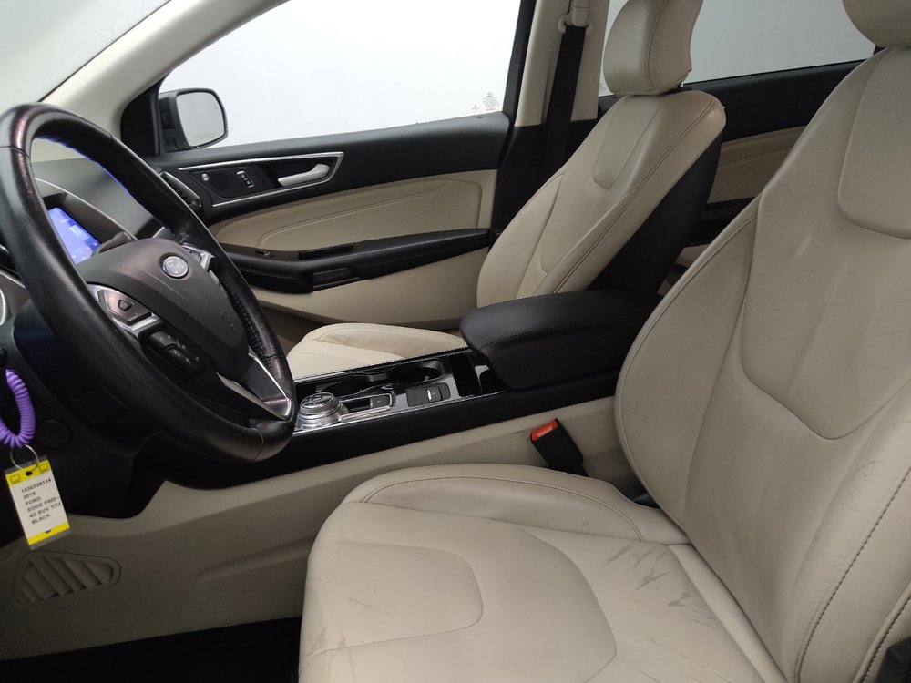 Used 2019 Ford Edge Titanium FWD image 17