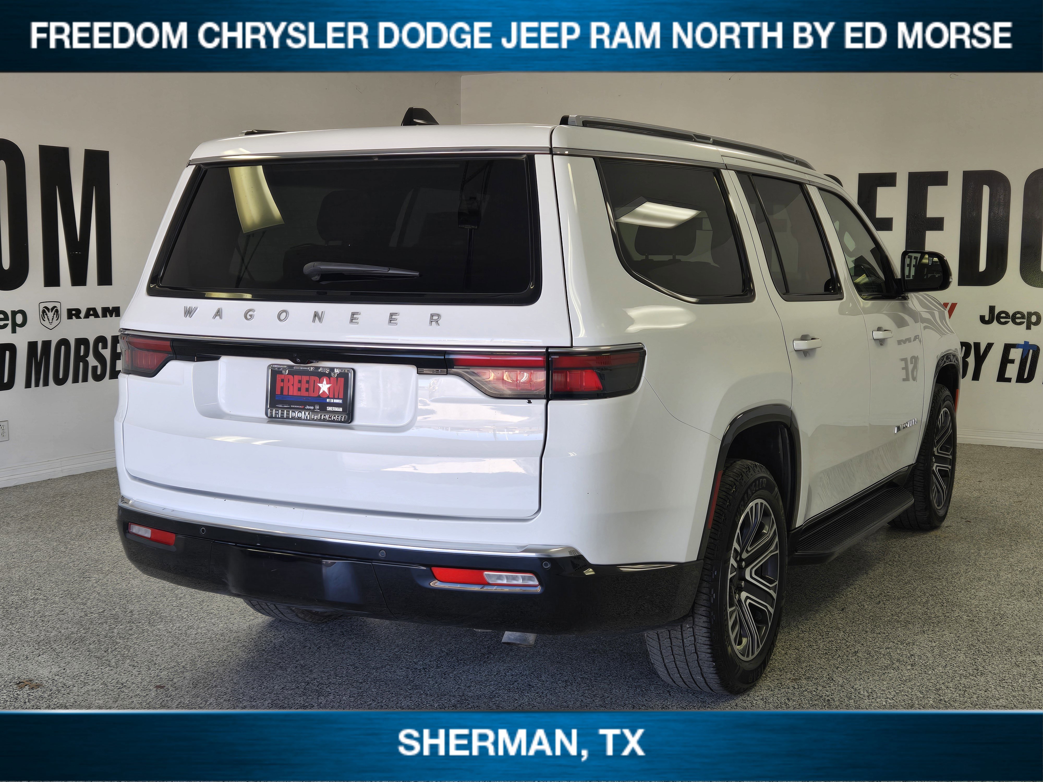 Used 2024 Jeep Wagoneer 4WD w/ Premium Group I image 3