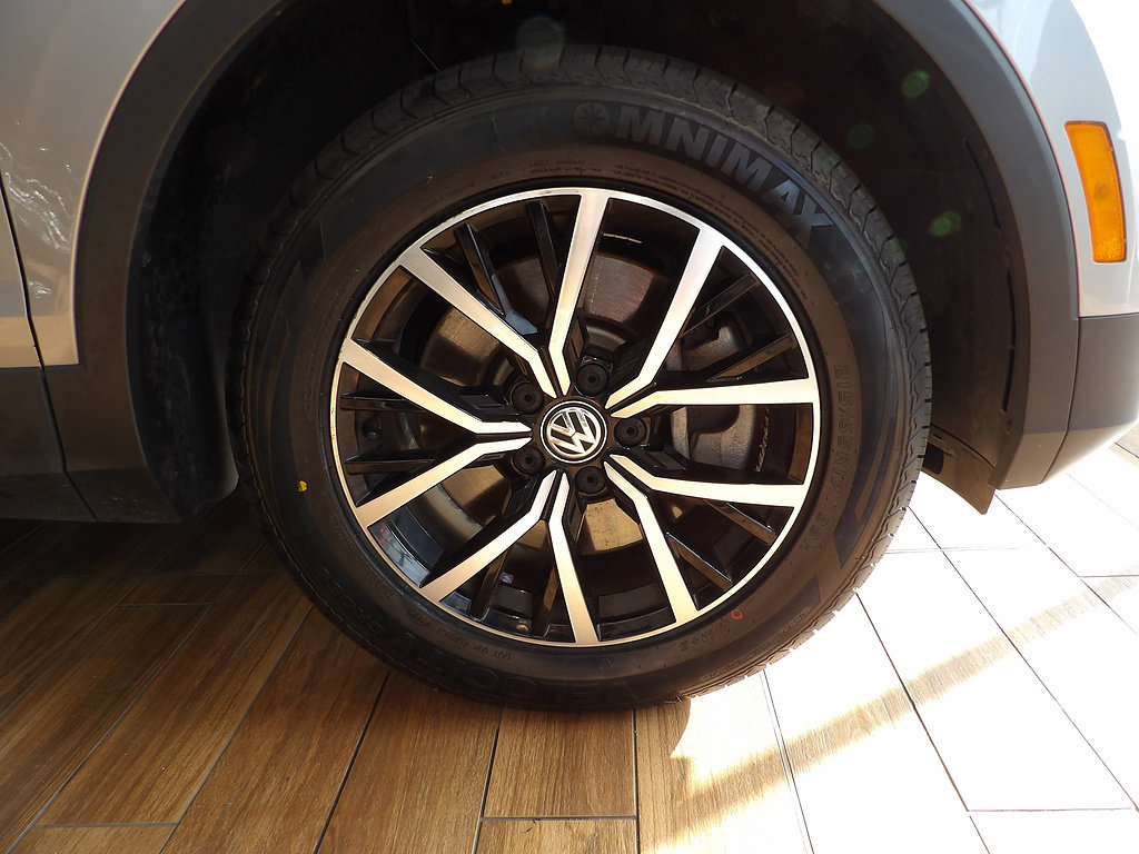Used 2021 Volkswagen Tiguan SE FWD image 4