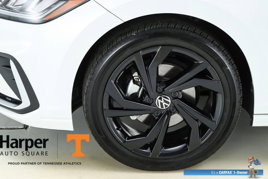 Used 2025 Volkswagen Jetta SE w/ Sunroof Package image 42