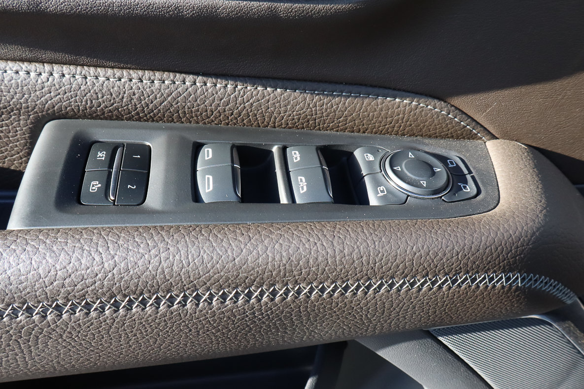 Used 2024 GMC Yukon XL Denali AWD/4WD image 15