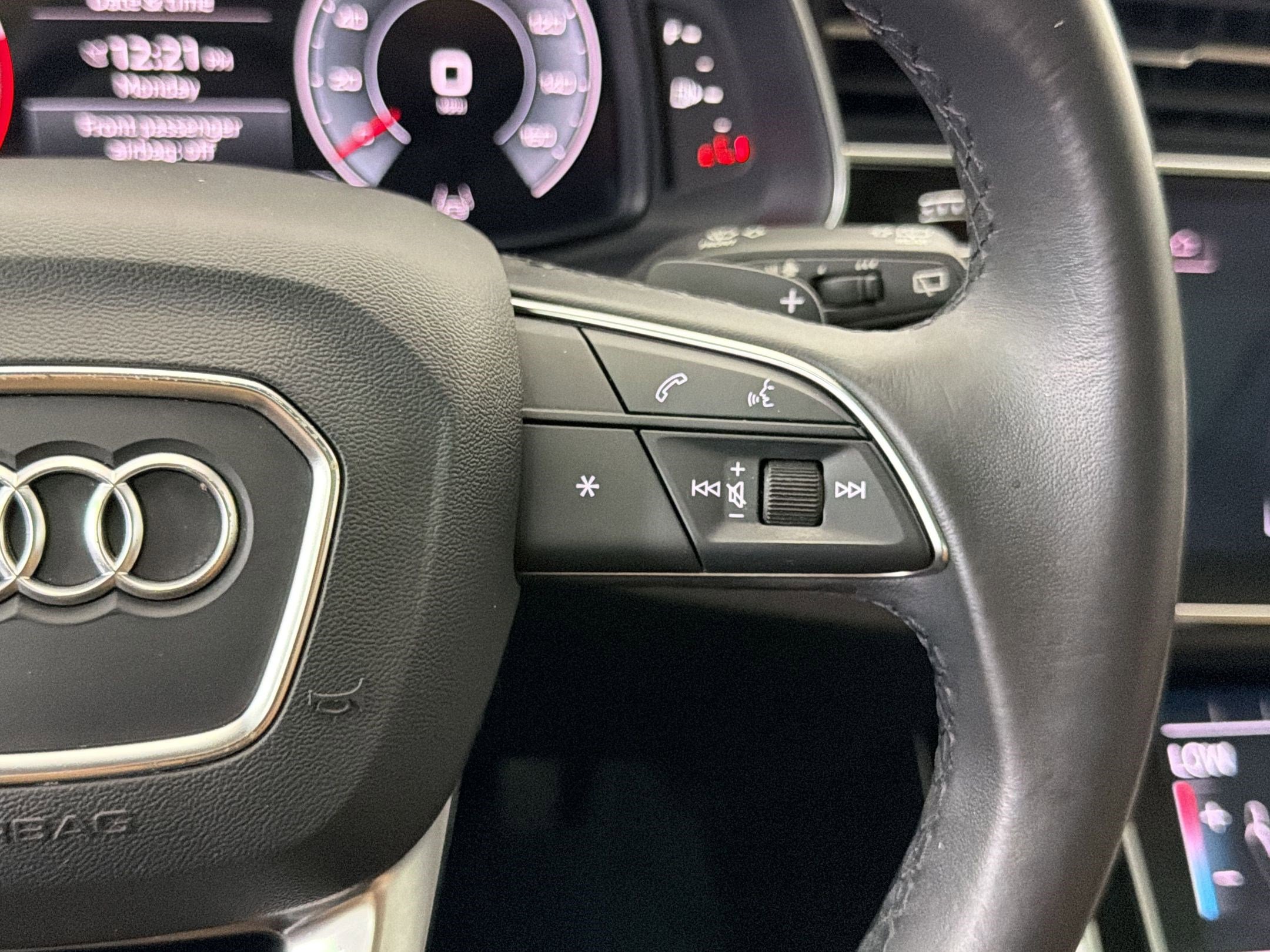 Used 2023 Audi Q8 Premium w/ Convenience Package AWD/4WD image 26