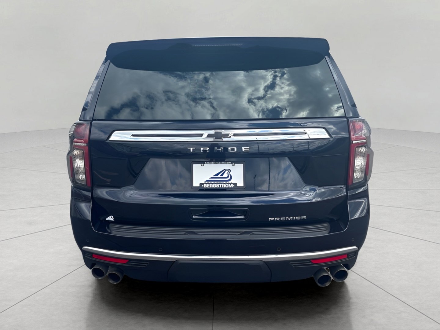 Used 2023 Chevrolet Tahoe Premier w/ Premium Package AWD/4WD image 4