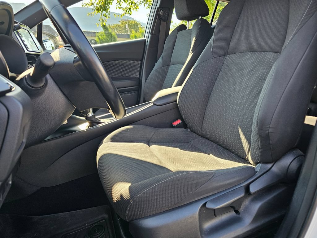 Used 2018 Toyota C-HR XLE FWD image 24