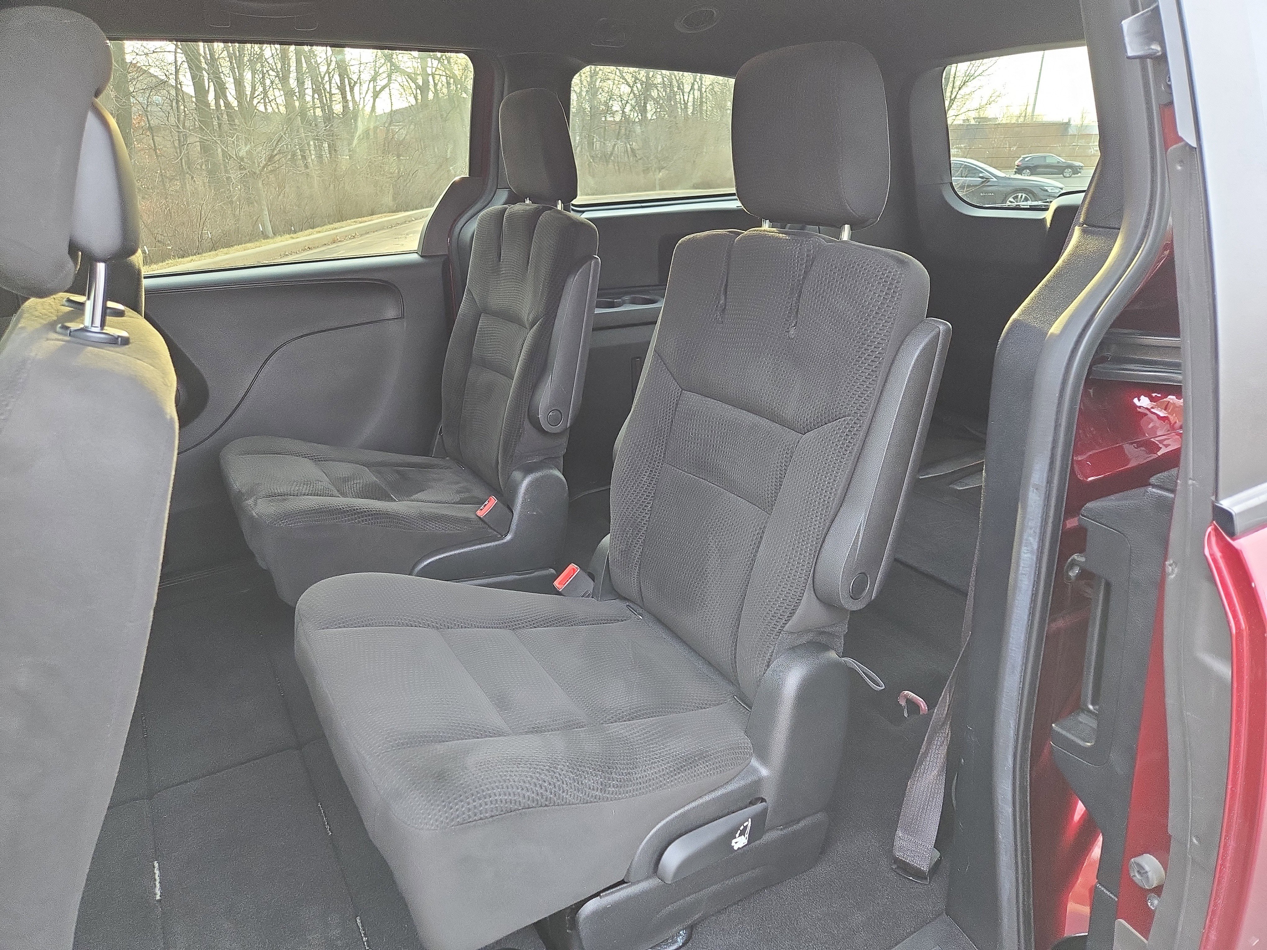 Used 2017 Dodge Grand Caravan SE image 24