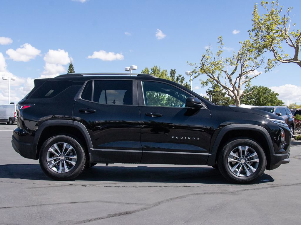 Used 2025 Chevrolet Equinox LT w/ Convenience Package II image 5