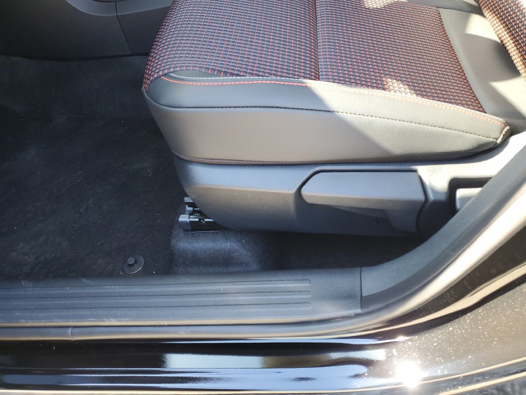New 2027 Nissan Kicks SR w/ SR Premium Package FWD image 21