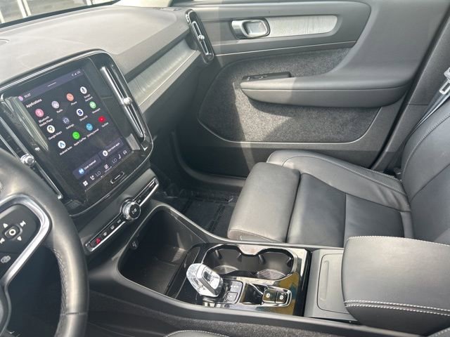 Certified 2025 Volvo XC40 B5 Plus AWD/4WD image 19