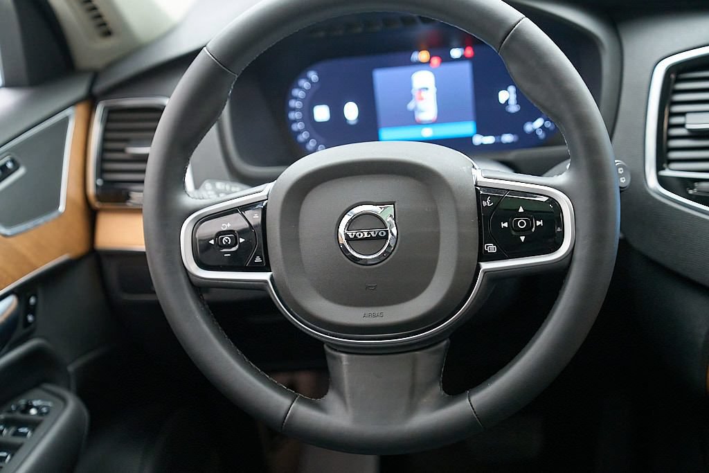 Certified 2025 Volvo XC90 B6 Plus AWD/4WD image 28