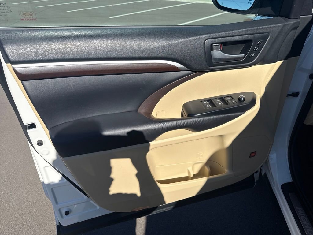 Used 2015 Toyota Highlander Limited image 20