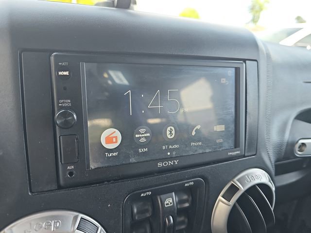 Used 2015 Jeep Wrangler Unlimited Sahara w/ Connectivity Group AWD/4WD image 26