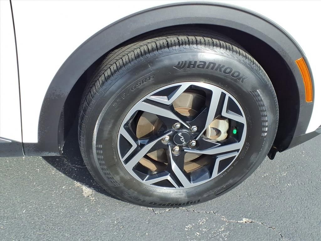 Used 2024 Kia Sportage LX image 12