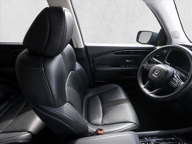 Used 2024 Honda Pilot Touring image 16