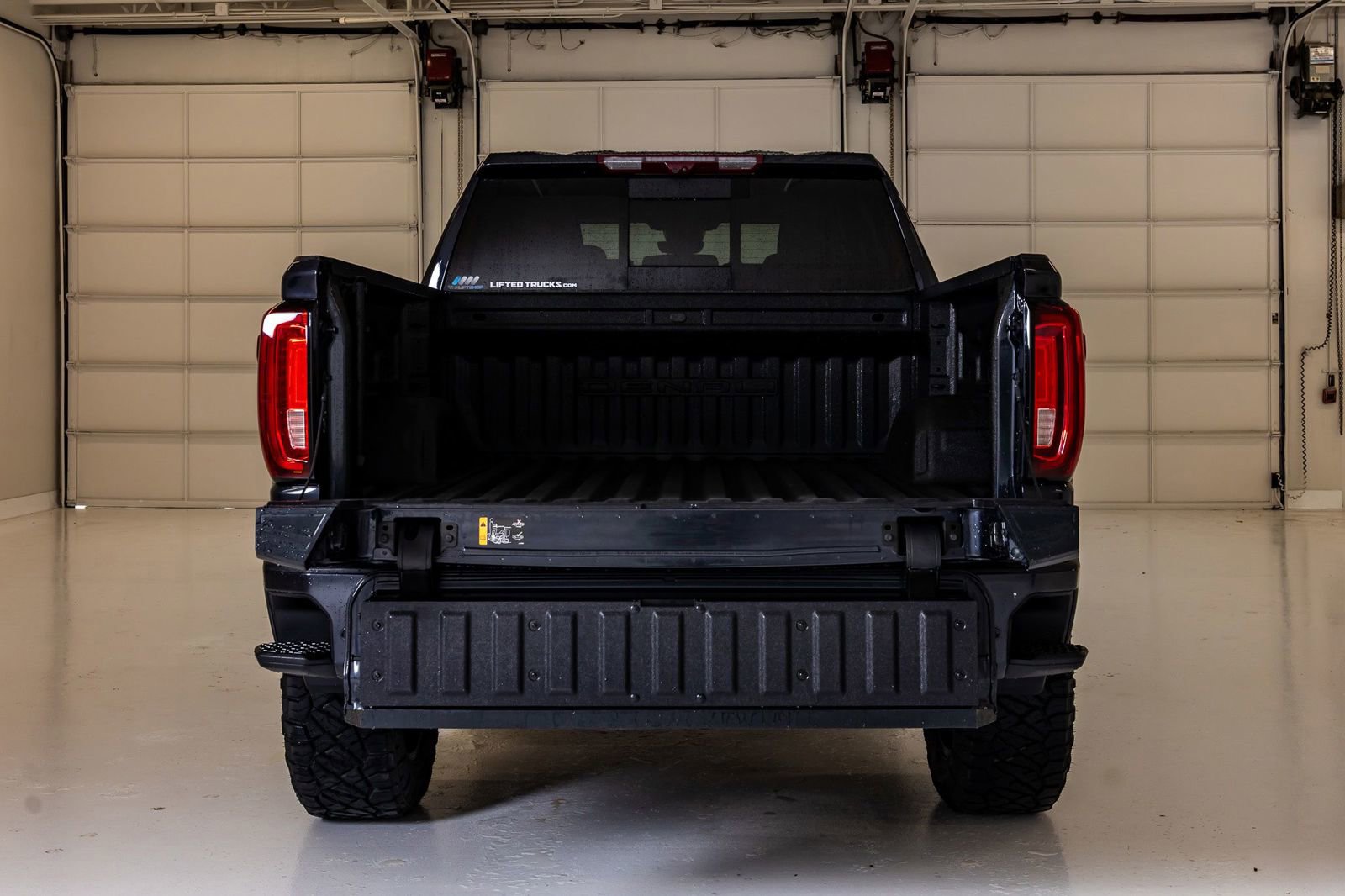 Used 2023 GMC Sierra 1500 Denali AWD/4WD image 9