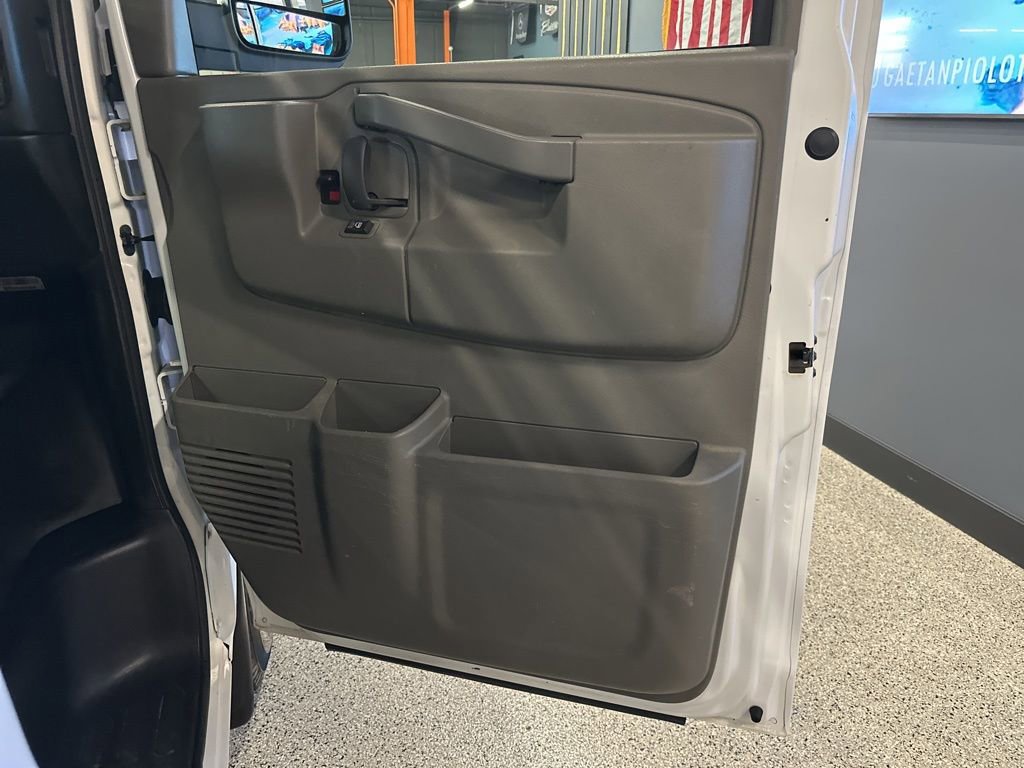 Used 2018 Chevrolet Express 2500 image 9