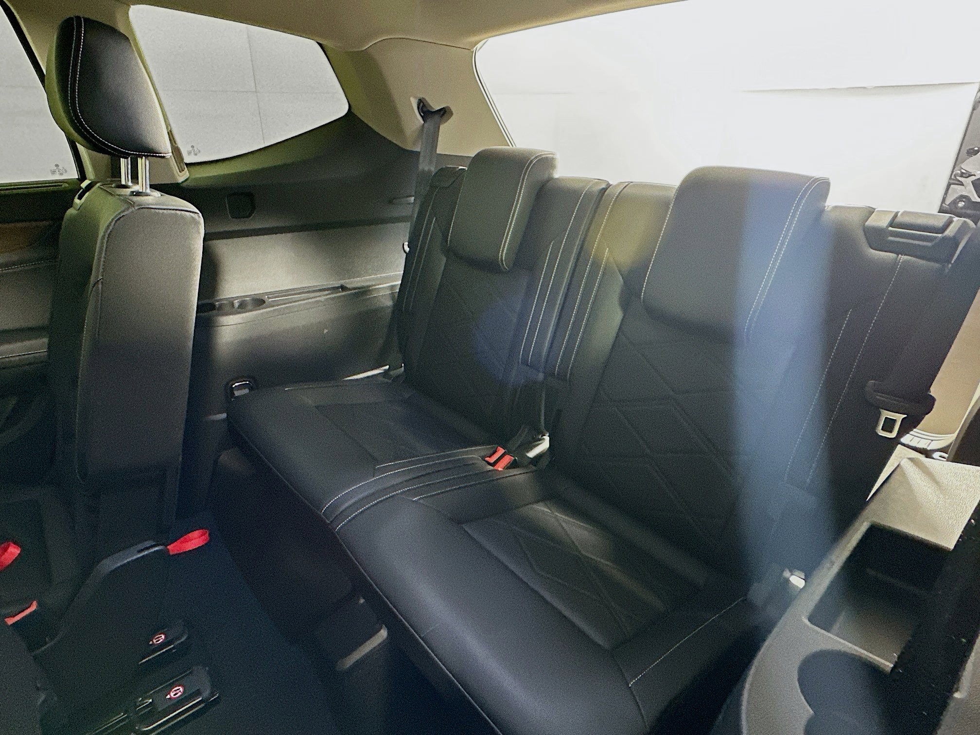 Used 2025 Volkswagen Atlas SE image 27