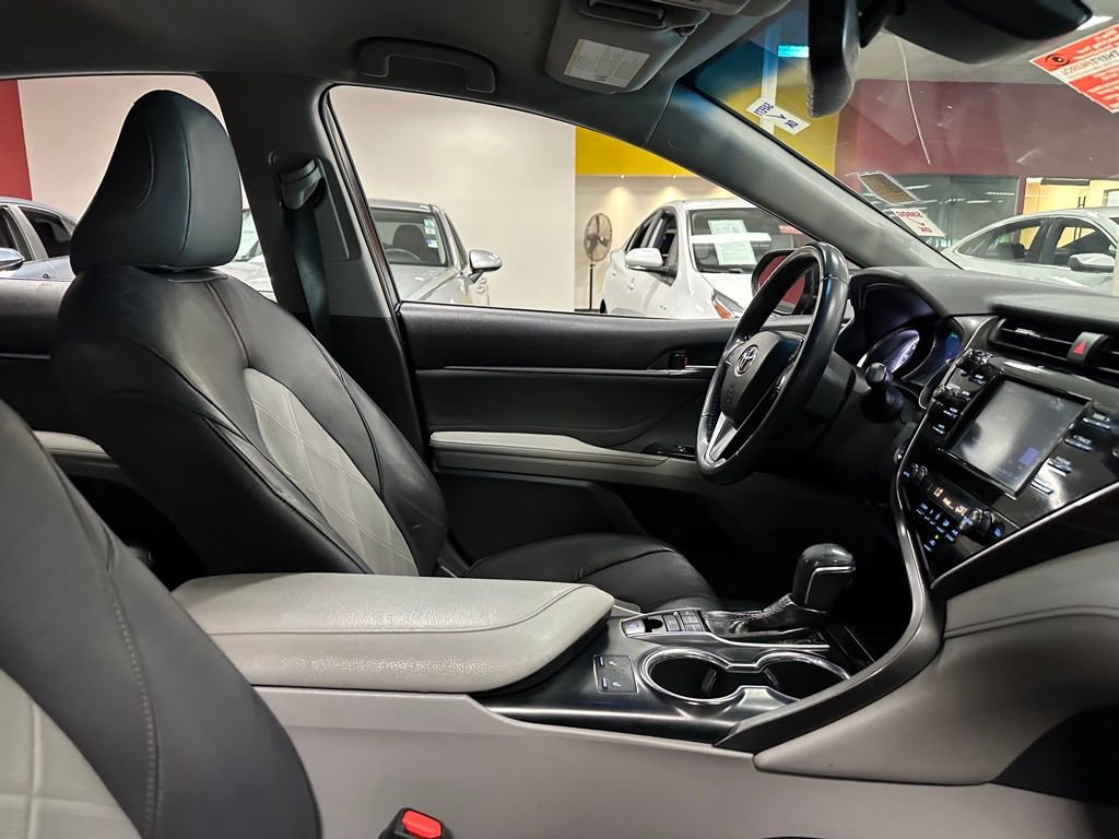 Used 2018 Toyota Camry XLE FWD image 27