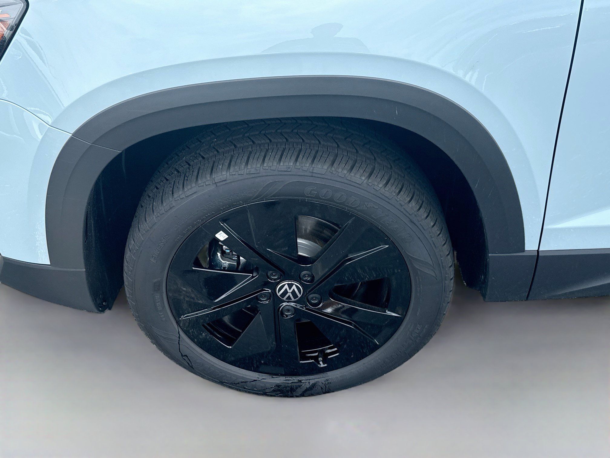 Certified 2021 Volkswagen Atlas Cross Sport SE FWD image 35