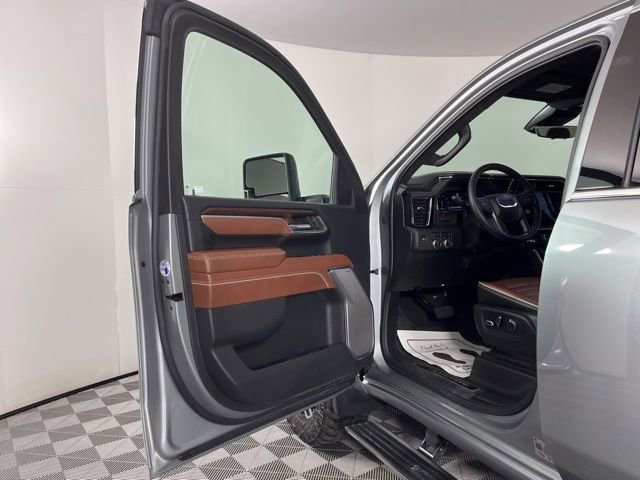 Used 2025 GMC Sierra 2500 Denali Ultimate w/ Max Trailering Package image 16