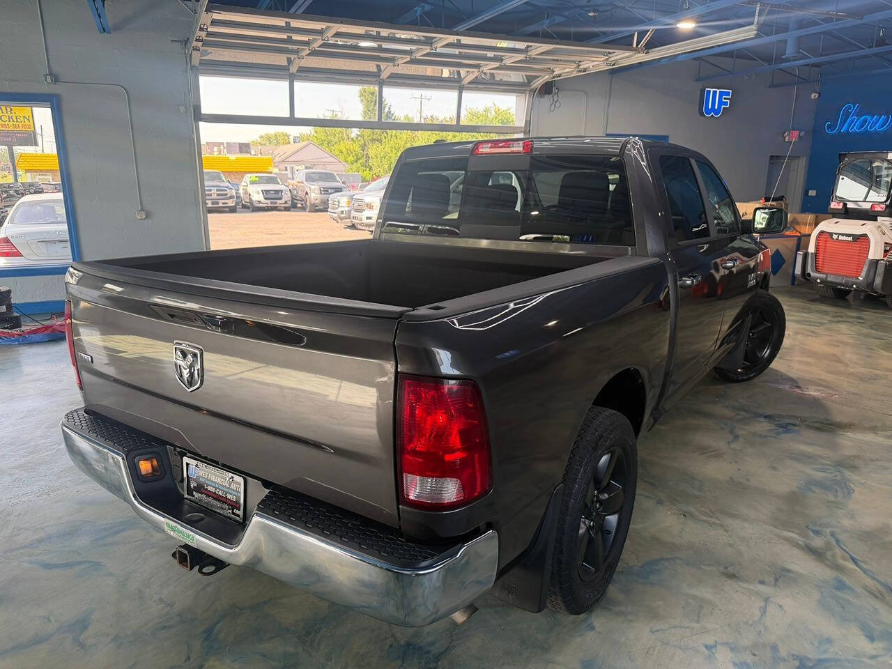 Used 2014 RAM 1500 Classic SLT w/ Luxury Group RWD image 2