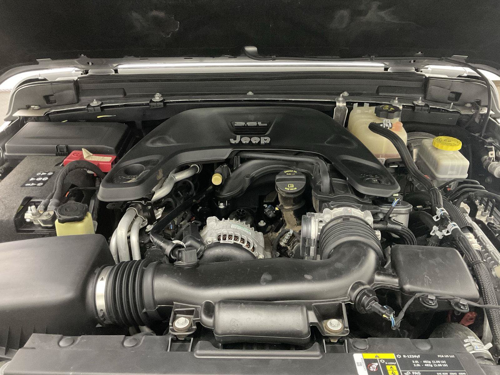 Used 2018 Jeep Wrangler Unlimited Sport AWD/4WD image 19