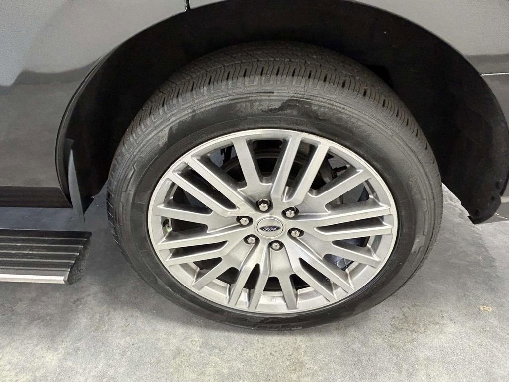 Used 2024 Ford Expedition Limited RWD image 10
