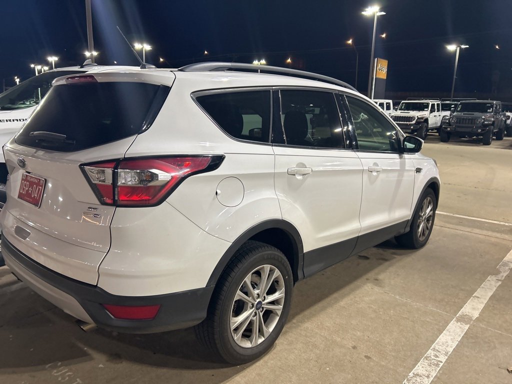 Used 2018 Ford Escape SE w/ Ford Safe & Smart Package image 5