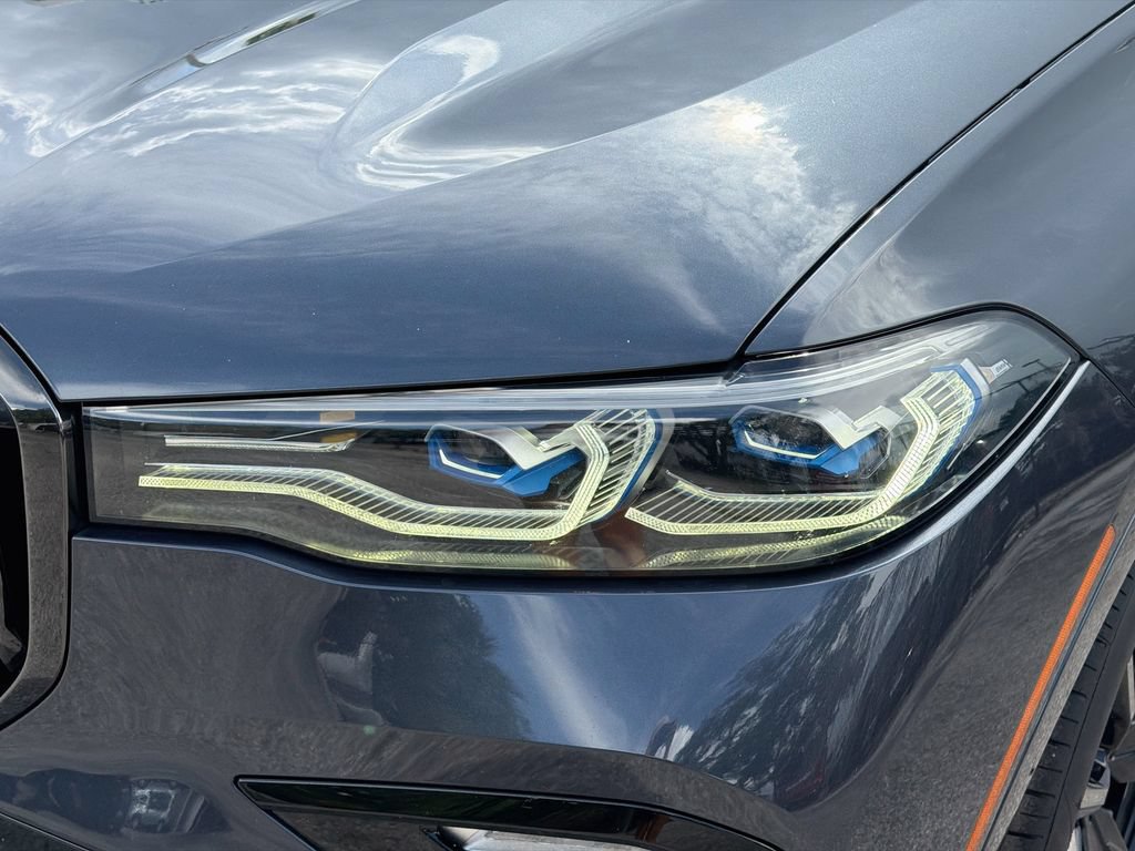 Used 2022 BMW X7 M50i w/ Dynamic Handling Package AWD/4WD image 9