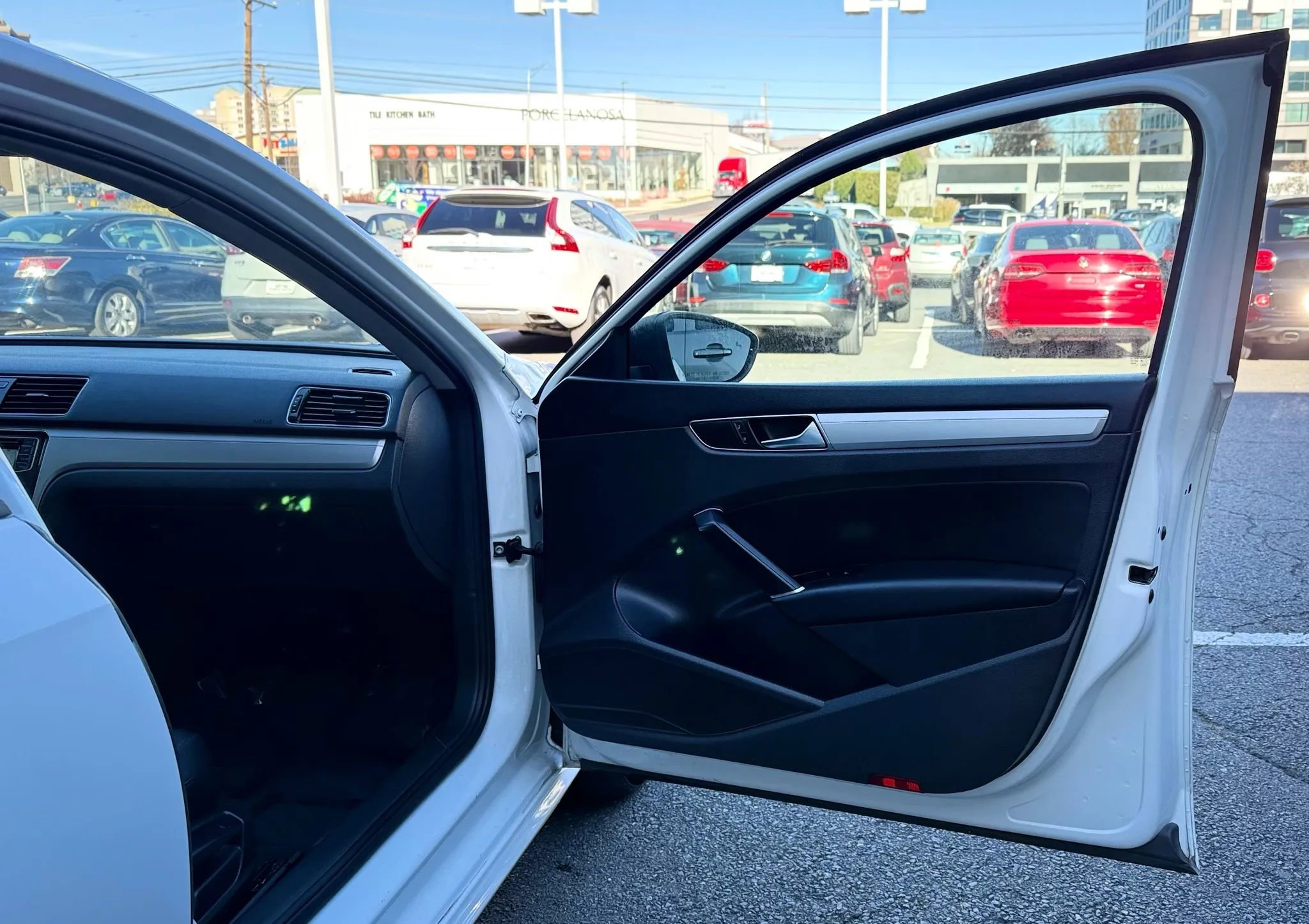 Used 2019 Volkswagen Passat 2.0T Wolfsburg w/ Wheels & Sunroof Package image 33