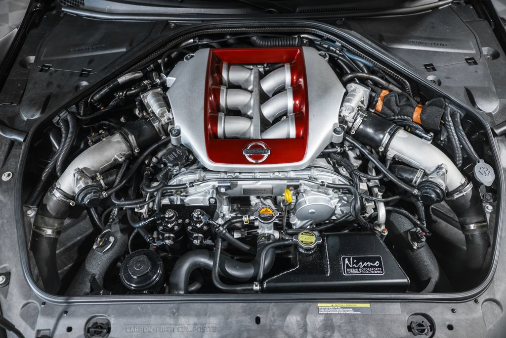 Used 2017 Nissan GT-R Premium AWD/4WD image 40